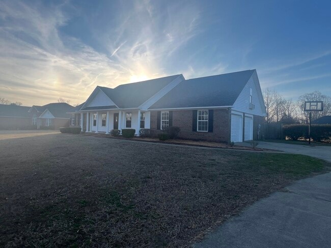 Building Photo - 1240 Inabinet Dr