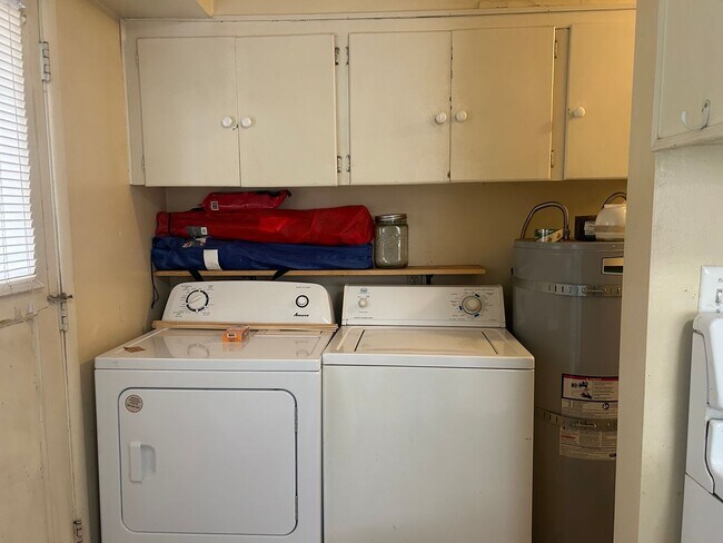 Building Photo - Charming 2BR Rambler in Puget Neighborhood | Private Yard