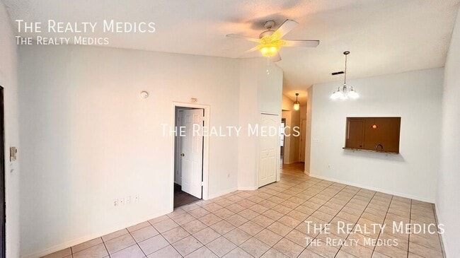 Building Photo - 7628 University Garden Dr