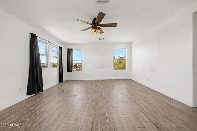Building Photo - 16332 W Moreland St