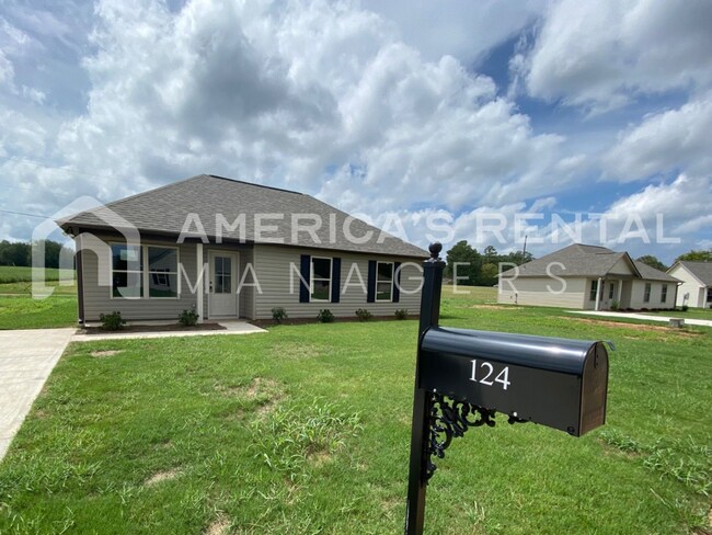 Building Photo - Home for Rent in Talladega, AL!!! Available to View!