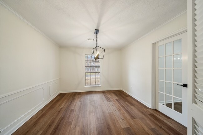 Building Photo - 3518 Cave Springs Dr