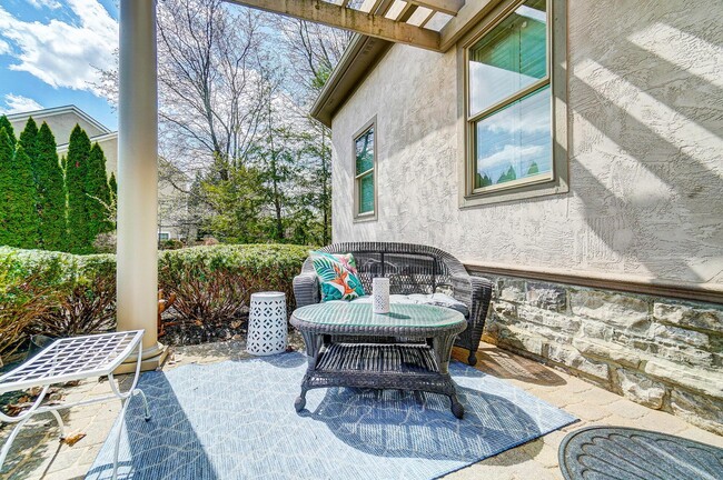 Building Photo - 6655 Traquair Pl