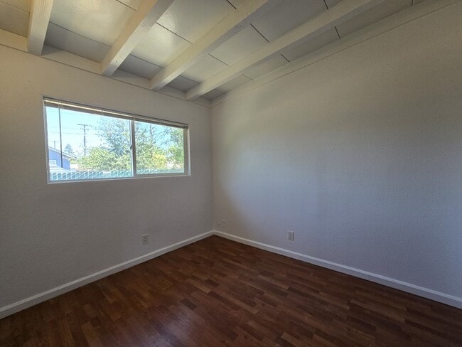 Building Photo - Cute Duplex for rent in Sacramento!