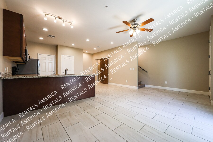 Building Photo - 1406 W Main St