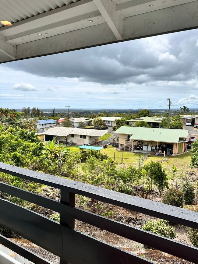 Building Photo - Kaumana Terrace Home