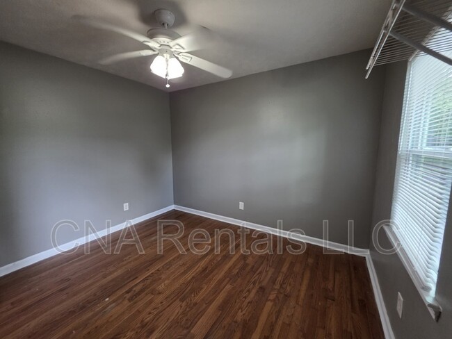 Building Photo - 112 E Acres Dr SE