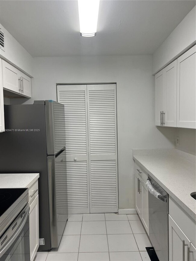 Building Photo - 500 NE 2nd St