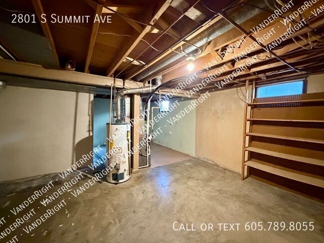 Building Photo - 2801 S Summit Ave