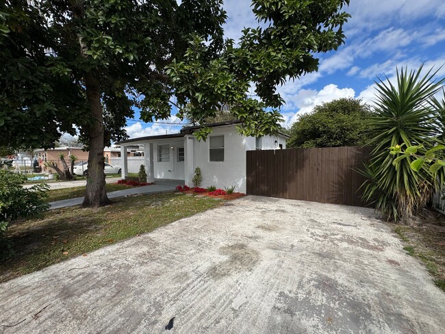Building Photo - 2381 153 St