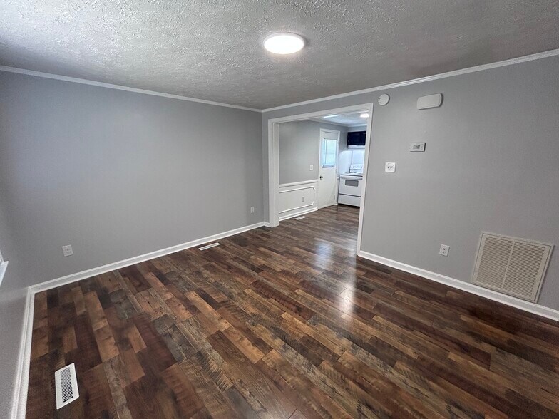 Building Photo - 205 E Gilbreath St