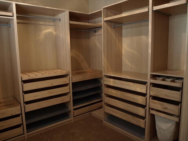 Building Photo - 3226 W Leisure Ln