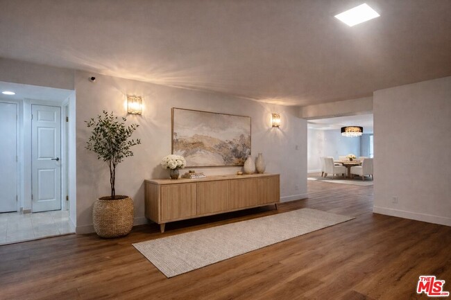 Building Photo - 10390 Wilshire Blvd