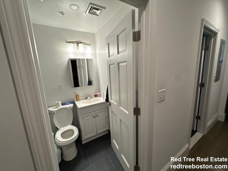 Building Photo - 1407 Beacon St