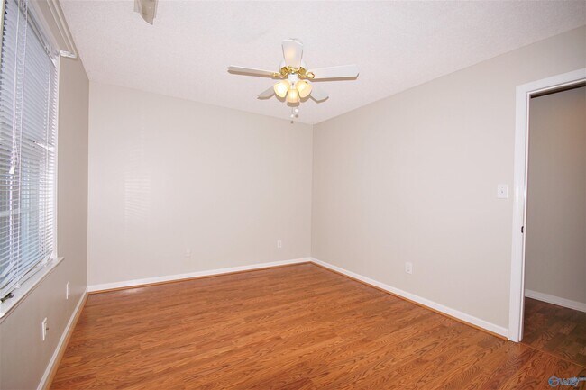 Building Photo - 115 Markum Ln