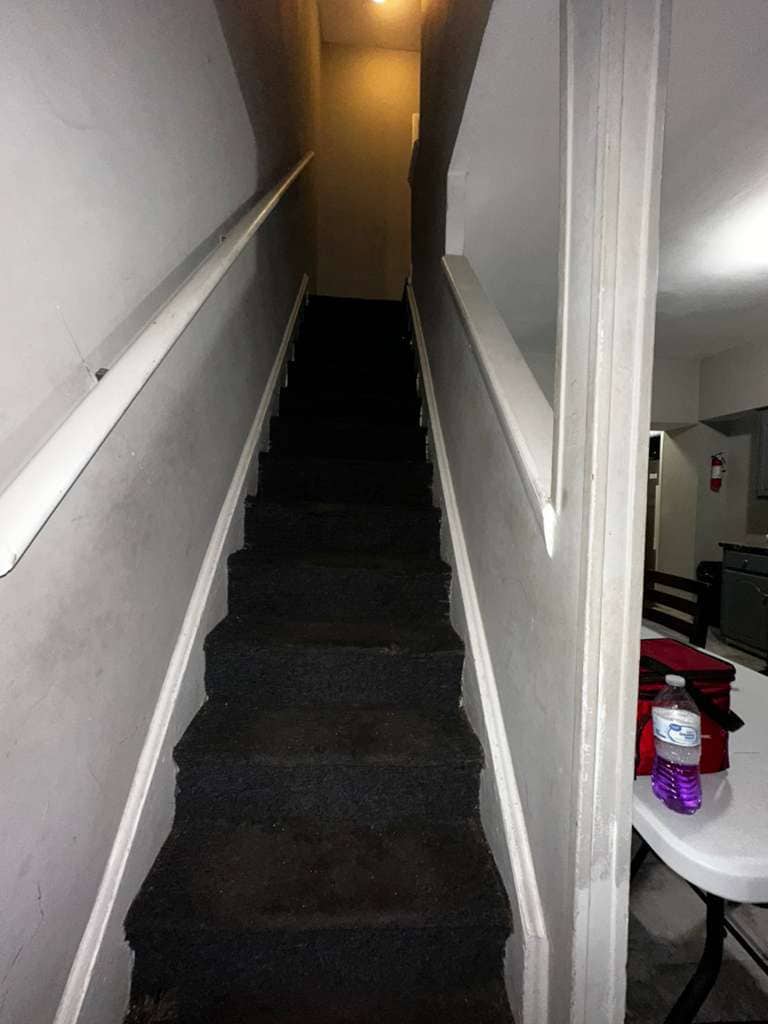 Building Photo - 626 Oak St