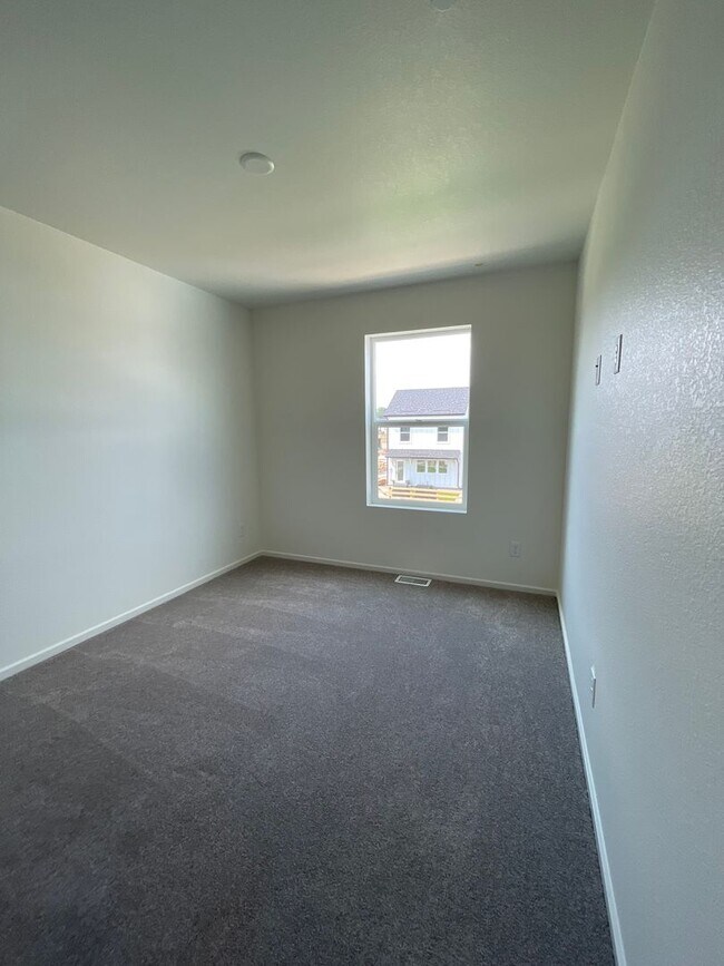 Building Photo - Stunning Rowhouse in NE Ft. Collins