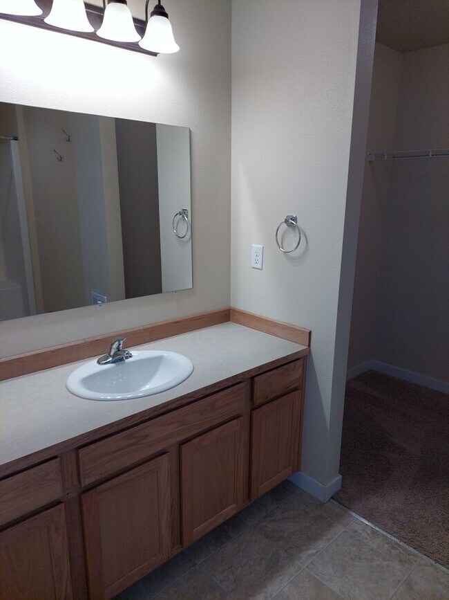 Building Photo - 2200 Greenview Cir