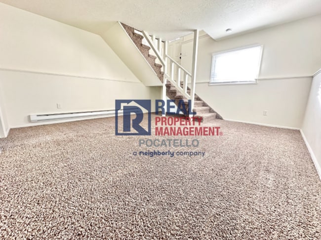 Building Photo - Updated 3 Bedroom 2 bath Townhome