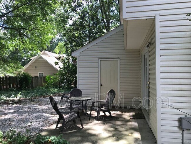 Building Photo - 2412 Deodara Dr