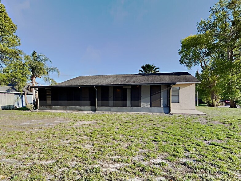 Building Photo - 461 Taylorville St