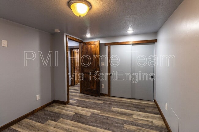 Building Photo - 477 Colonial Ave
