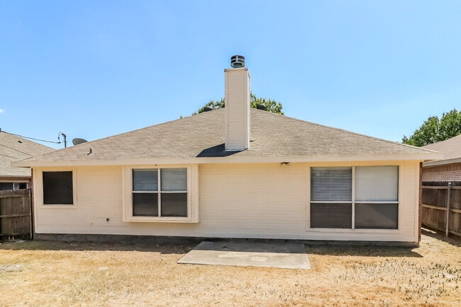Building Photo - 808 Thorton Dr