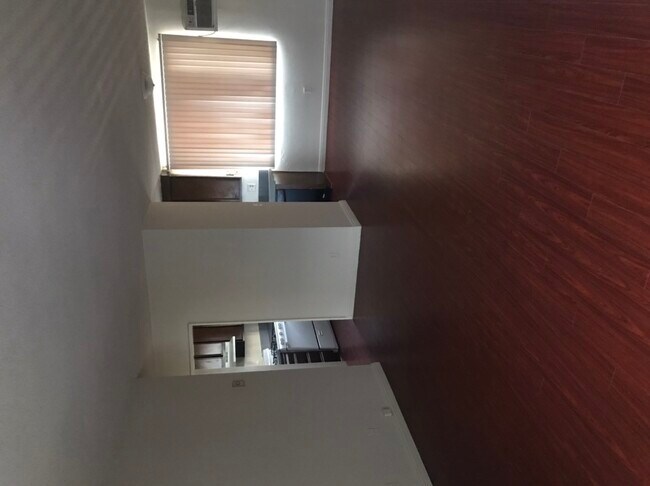 Primary Photo - 10510 Woodbine St