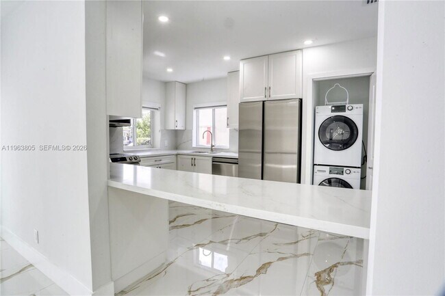 Building Photo - 3305 SW 2nd St