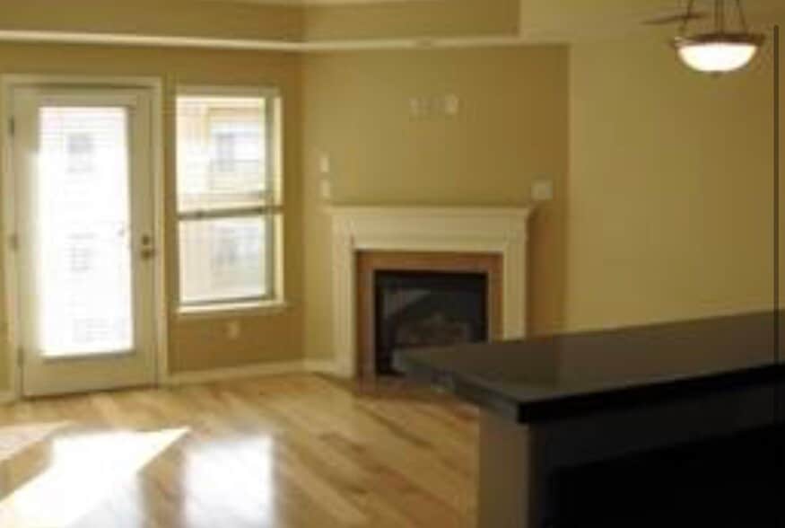 Living room with balcony - 5 500 W