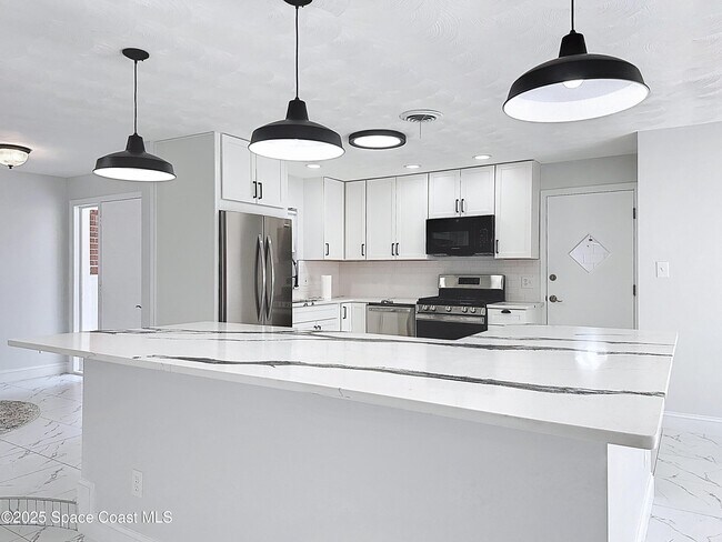 Building Photo - 205 Bimini Dr