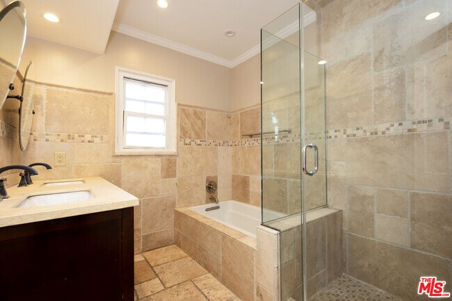 Building Photo - 4216 W Victory Blvd