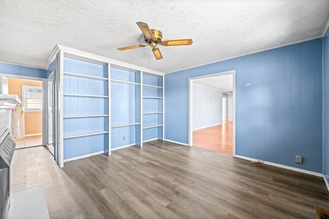 Building Photo - 2741 Clinton Cir