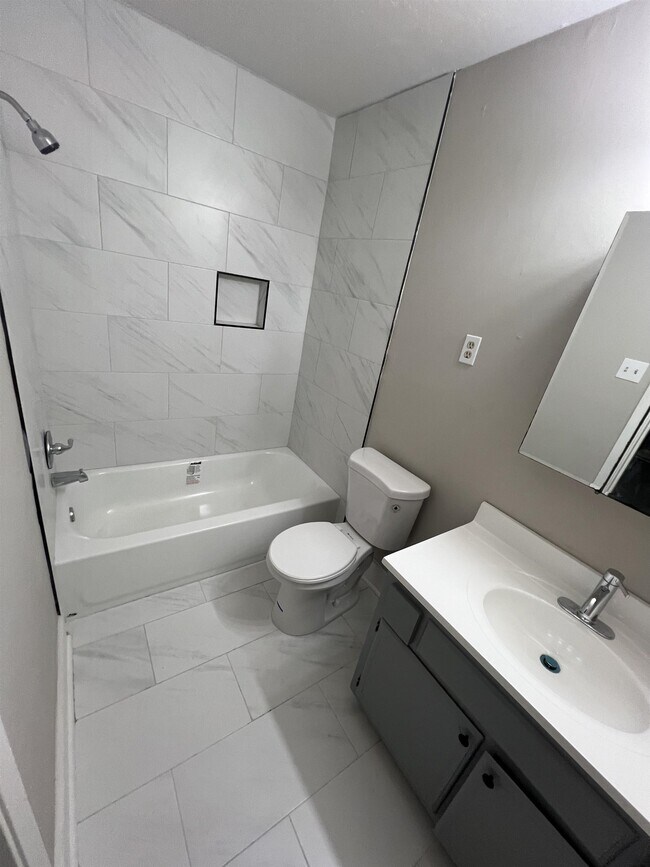 Building Photo - 5159 Longmeadow Cove