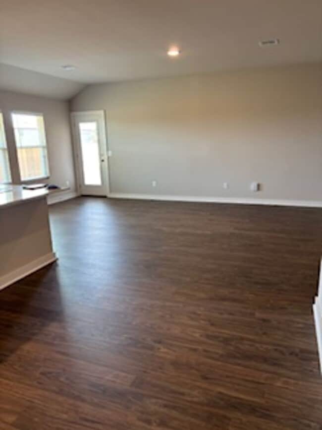 Building Photo - Must See!! First Month Free!