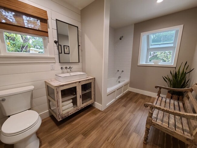 Building Photo - 1324 Johnson Ave