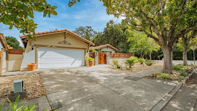 Building Photo - 22 Greengate Ct