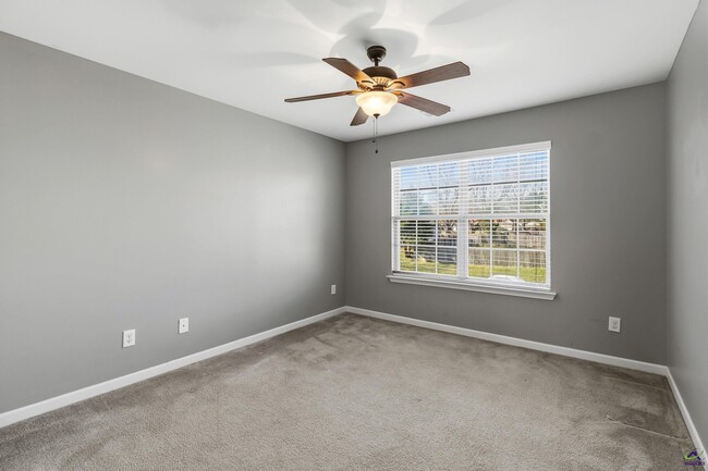 Building Photo - 100 Stoney Creek Dr