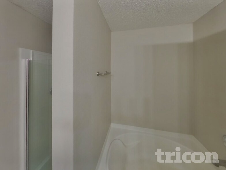 Building Photo - 2669 Bandera Pl