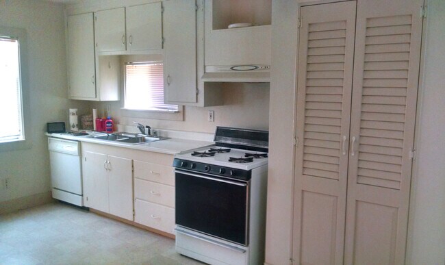 Building Photo - 1905 6th St