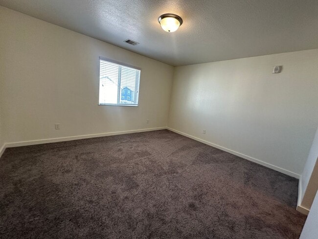 Building Photo - For Lease | 3 Bed, 2.5 Bath |1,688 Sq Ft |...