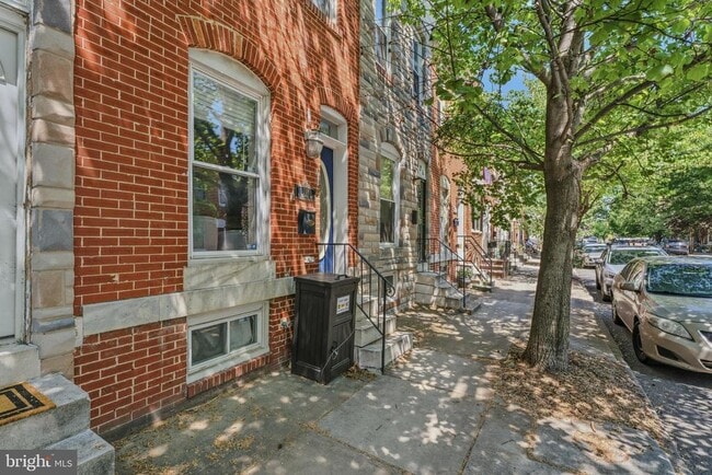 Building Photo - 118 N Ellwood Ave