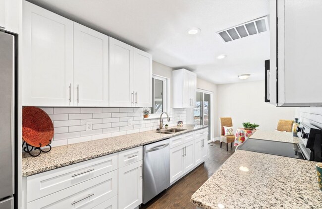 Building Photo - 89 W 81st Pl