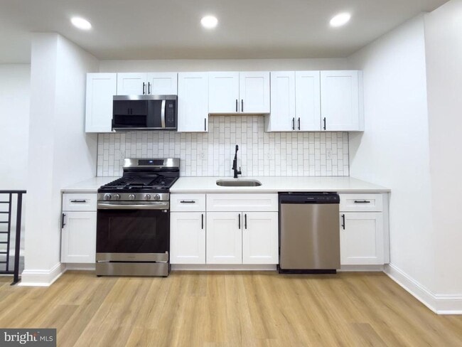 Building Photo - 5237 Greenway Ave