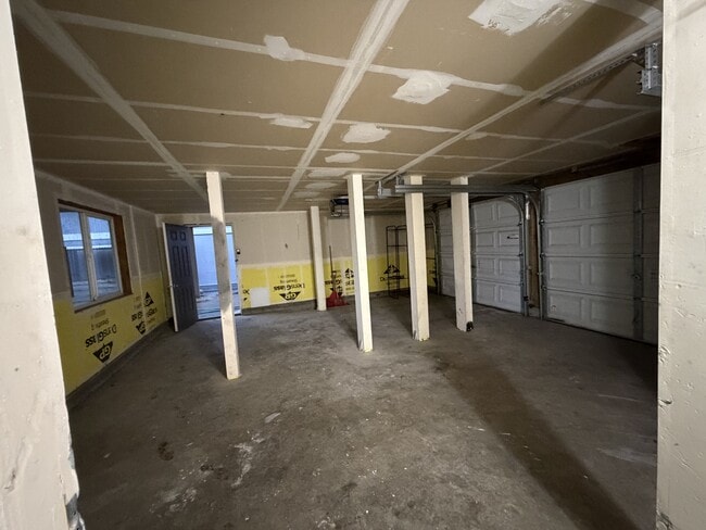 Building Photo - 8428 Maple Ave SE