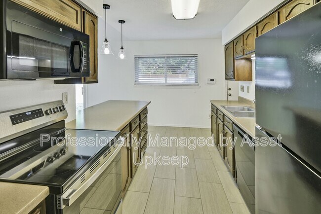 Building Photo - 1306 Clearview Dr