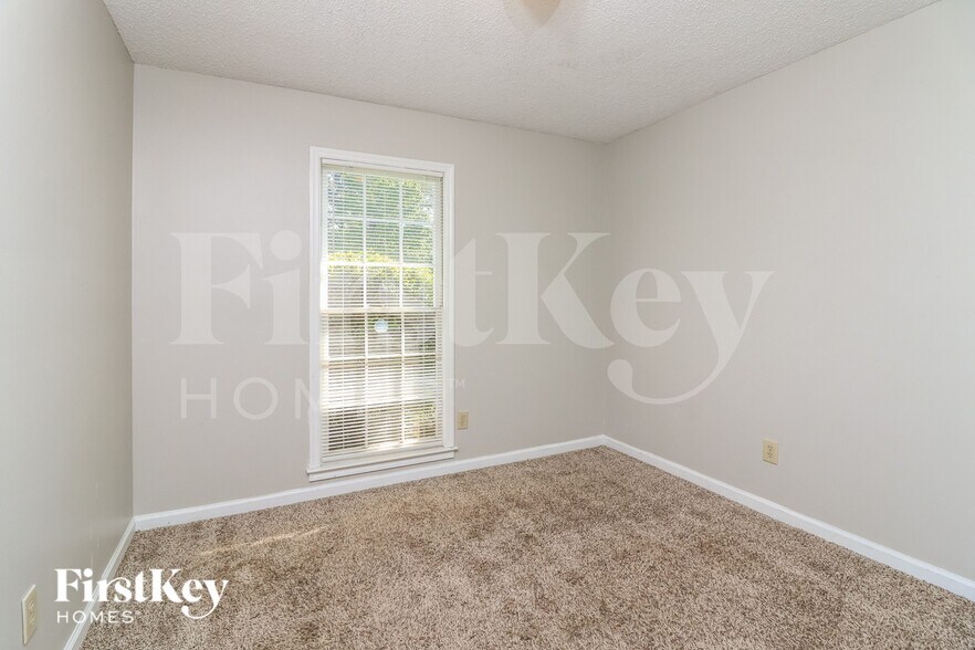 Building Photo - 83 Quail Run