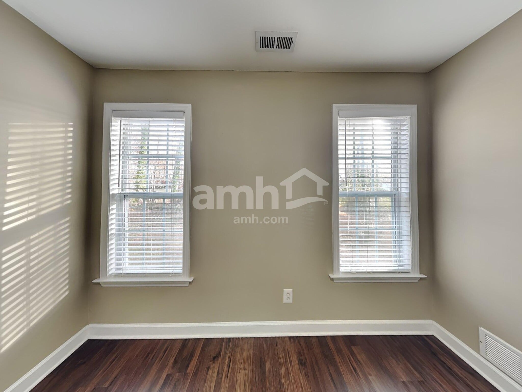 Building Photo - 105 Woodland Dr