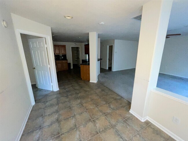 Building Photo - 42 Drifting Shadows Cir