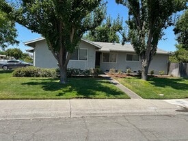 Building Photo - 1359 Palomar Cir